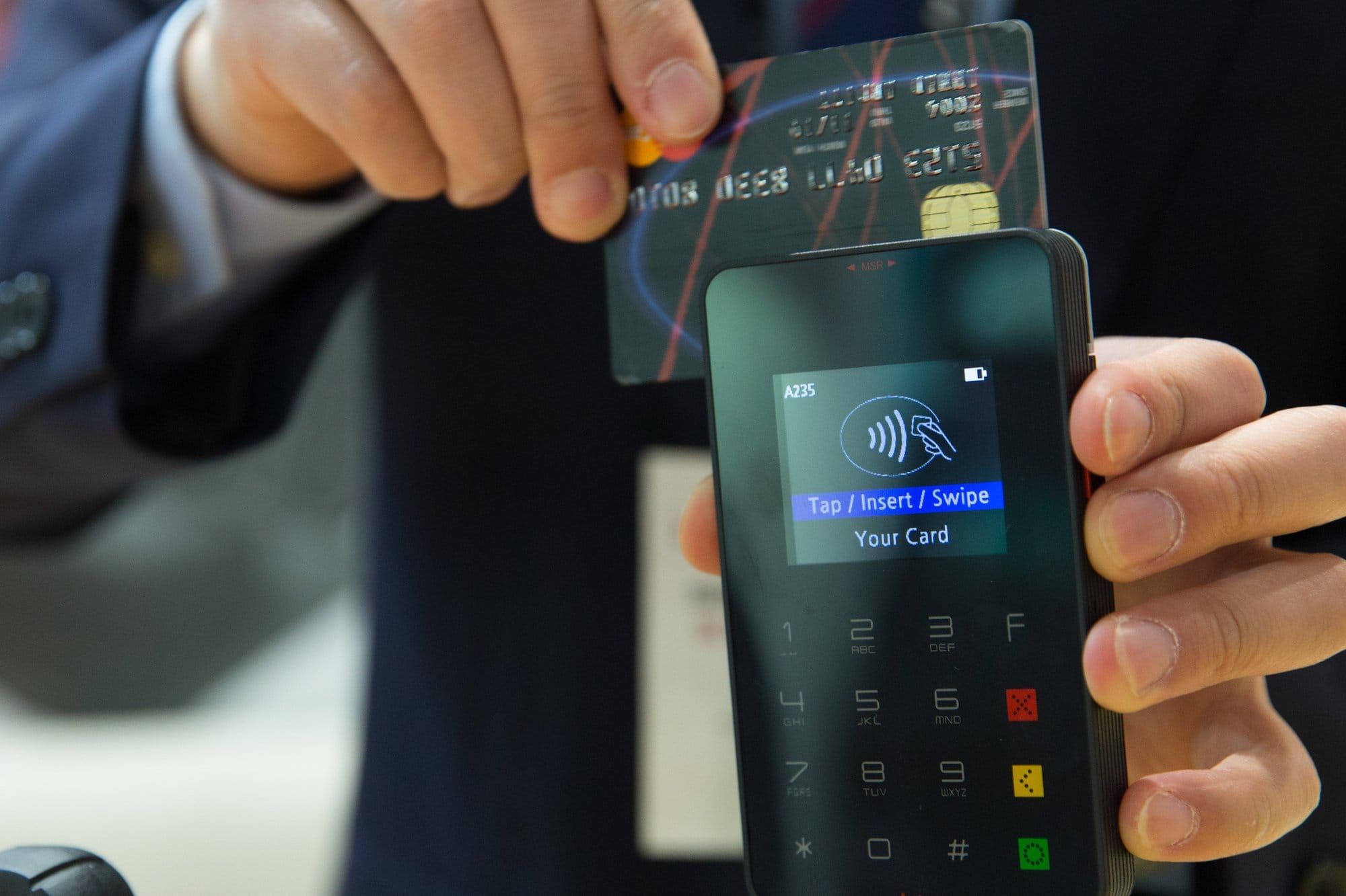 Chỉ cần CCCD gắn chip và vài thao tác eKYC trên app, bạn có thể nhận thẻ ảo để thanh toán online ngay trong ngày. (Ảnh: PxHere).