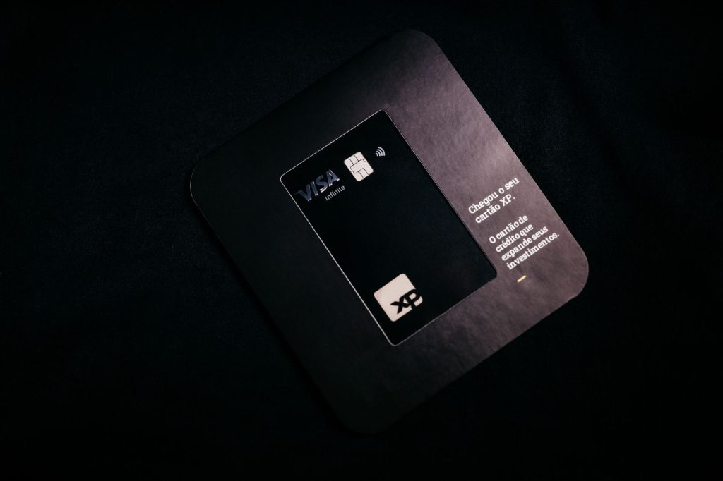 Thẻ tín dụng VIB Max Card thiết kế hiện đại, minh họa cho bài review thẻ tín dụng hoàn tiền