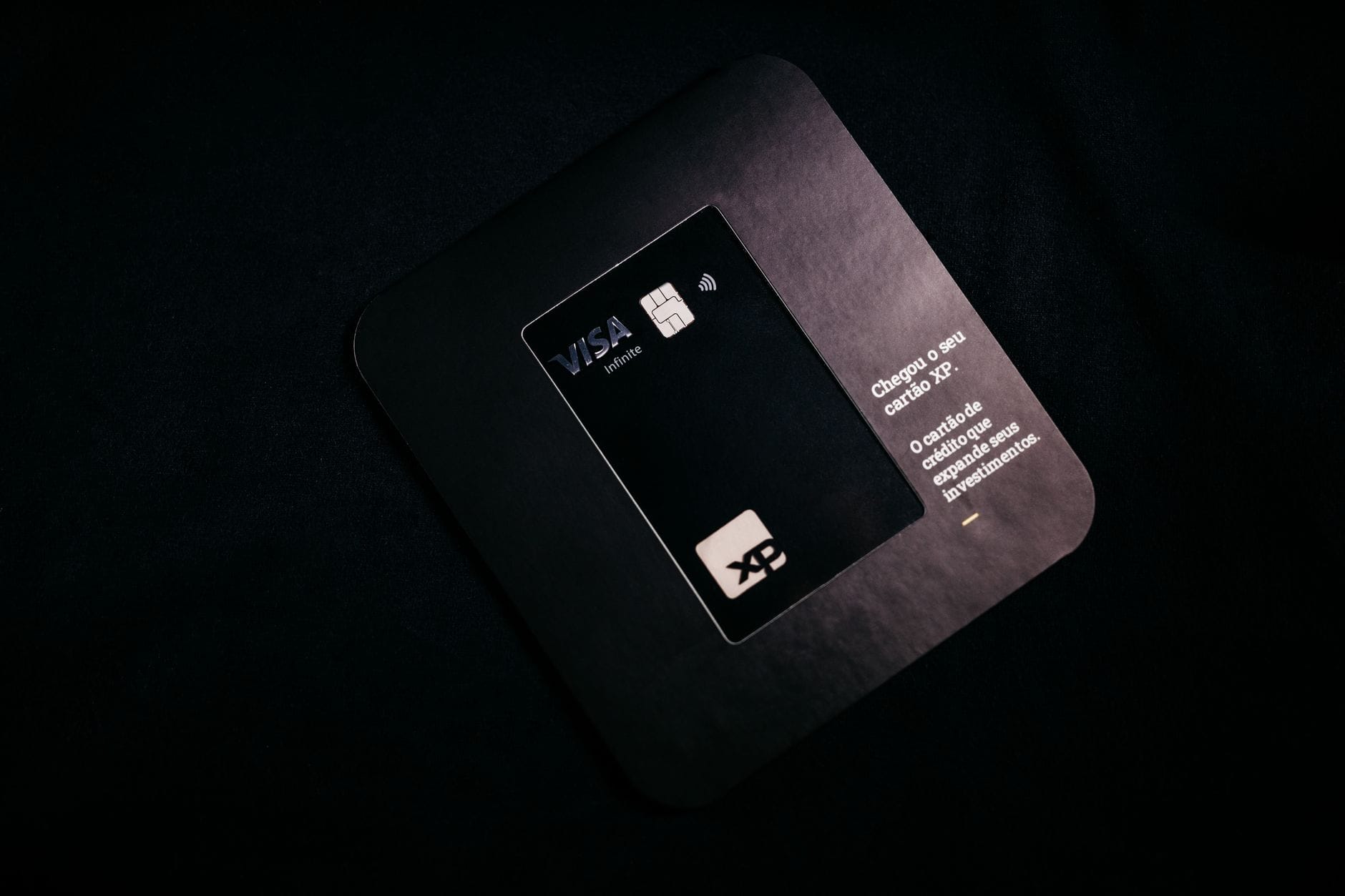 Thẻ tín dụng VIB Max Card thiết kế hiện đại, minh họa cho bài review thẻ tín dụng hoàn tiền