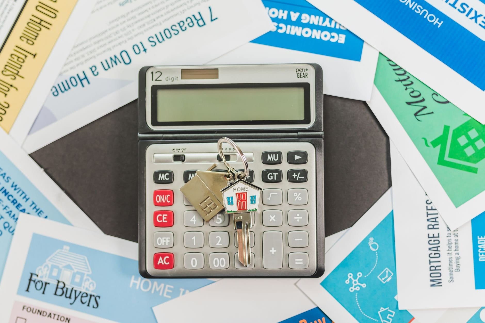 Tính trước khoản gốc và lãi phải trả mỗi tháng giúp bạn chọn đúng ngân hàng và kỳ hạn vay phù hợp. (Ảnh: Pexels).