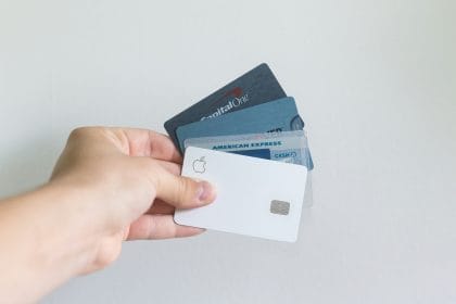 Thẻ tín dụng và thanh toán không dùng tiền mặt